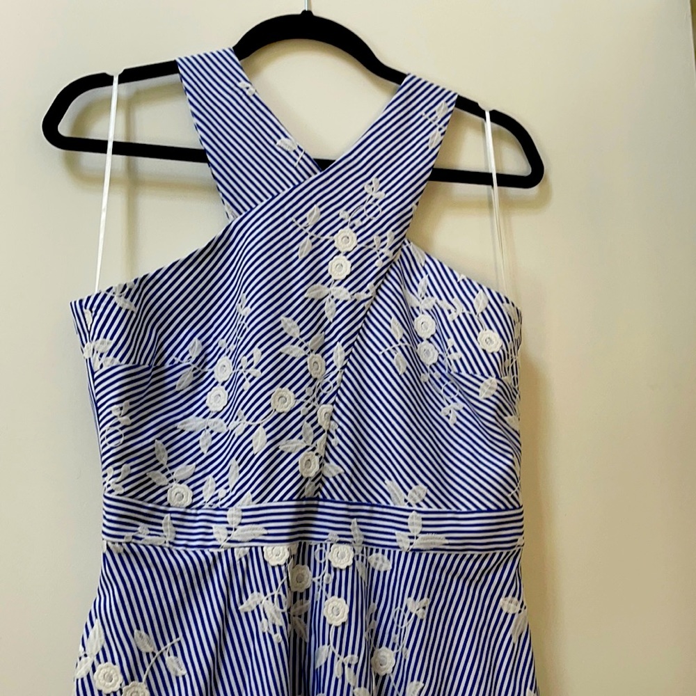 Beautifully dress with details, pocket